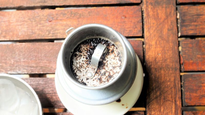 Bước 3: Pha chế cà phê muối chuẩn vị