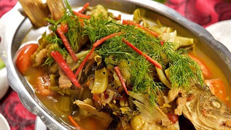 cá chép và dưa chua tươi ngon 