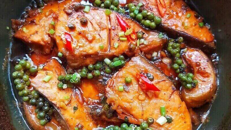 Cá hồi kho tiêu