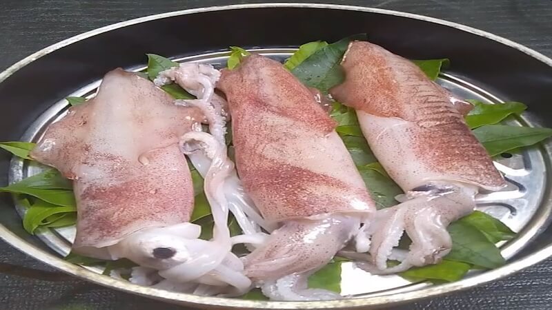 cách chế biến mực hấp lá ổi