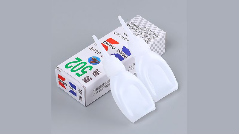 Cách gỡ keo 502 an toàn, hiệu quả (Không gây hại cho da và đồ dùng)