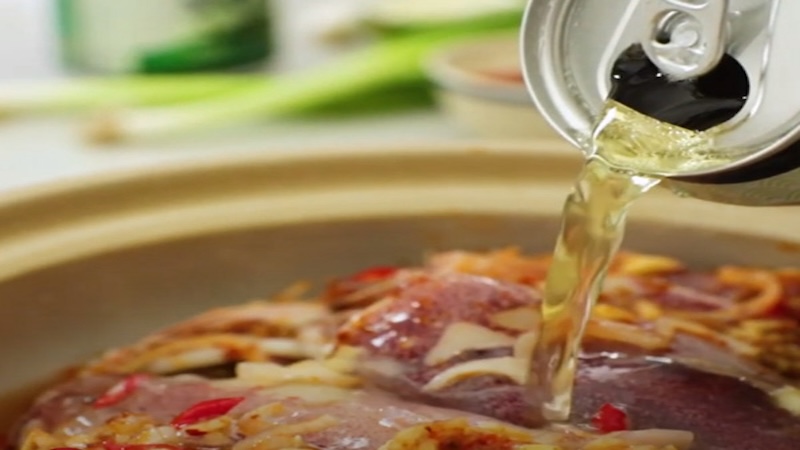 cách hấp mực với bia