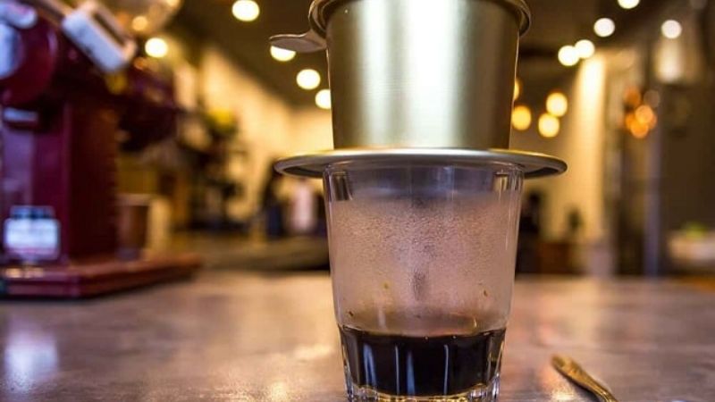 Cách làm cafe muối - Bước 1 pha cà phê
