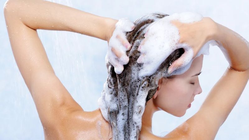 chọn dầu gội không có hoá chất