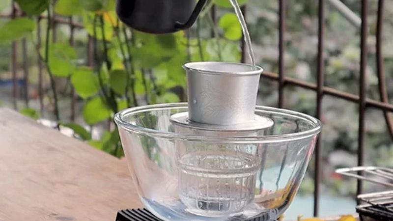 Chuẩn bị dụng cụ cần thiết và an toàn khi làm cafe muối
