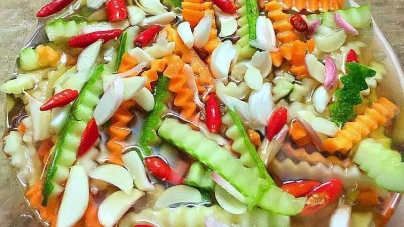 Chuẩn bị nguyên liệu làm dưa góp