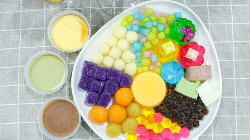 Để tăng thêm sự kích thích cho vị giác, trà sữa không thể thiếu topping đi kèm
