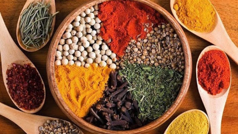 Để tạo màu và tạo mùi cho trà sữa, việc bổ sung thêm hương liệu là cần thiết