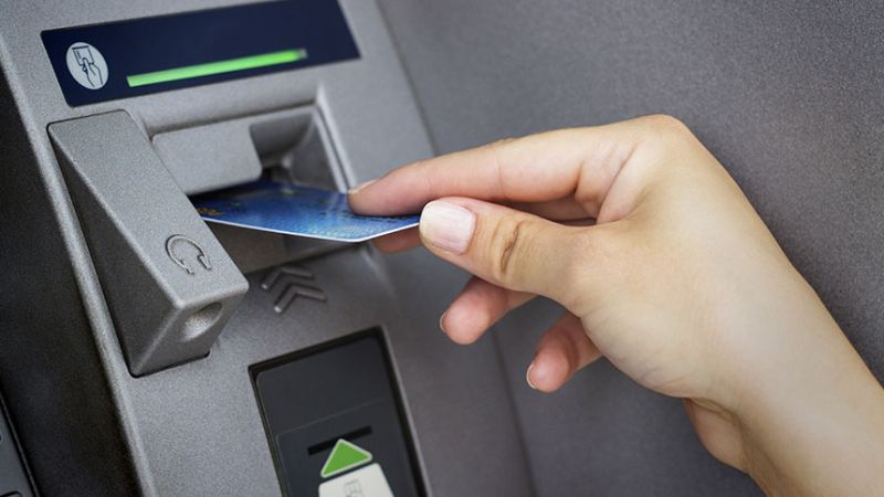 Hướng dẫn cách rút ATM an toàn, không bị nuốt thẻ