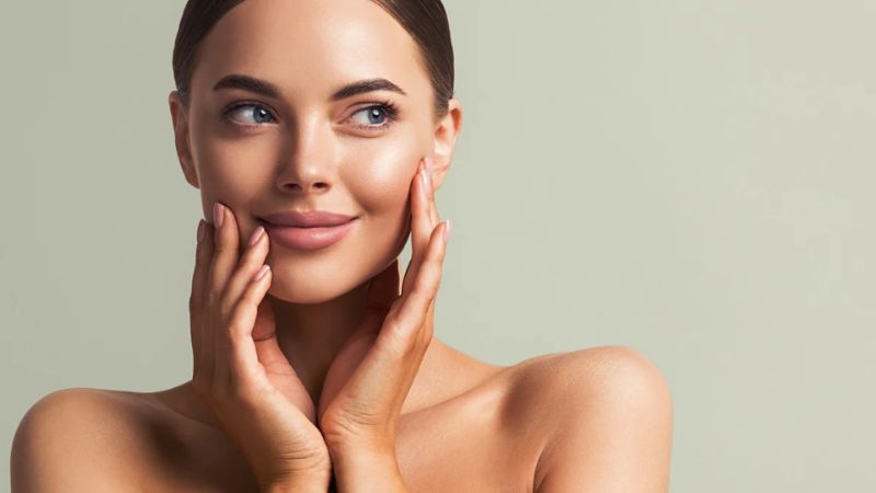 làm sạch da trước khi kẻ mắt