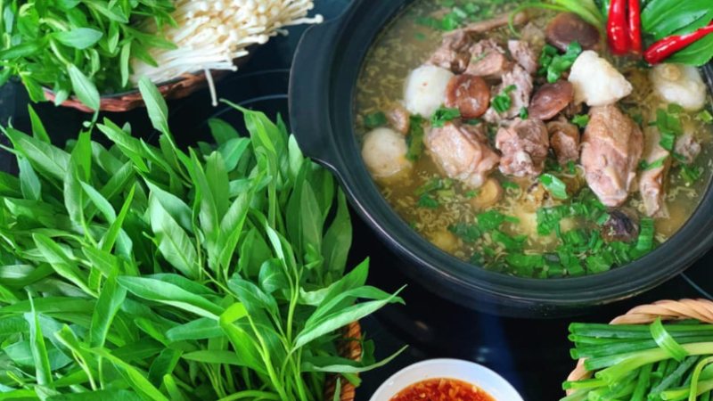 Lẩu vịt om sấu