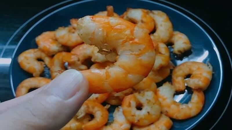 Lột sạch vỏ tôm 