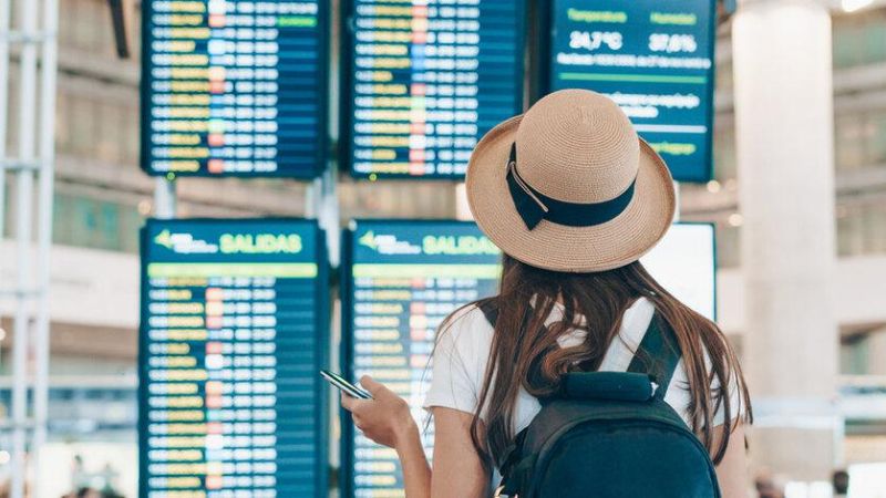Mua vé vào thời điểm thấp điểm để tiết kiệm chi phí