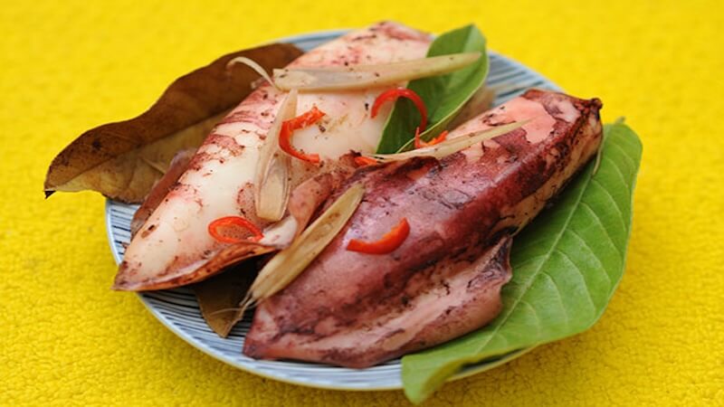 mực hấp lá ổi