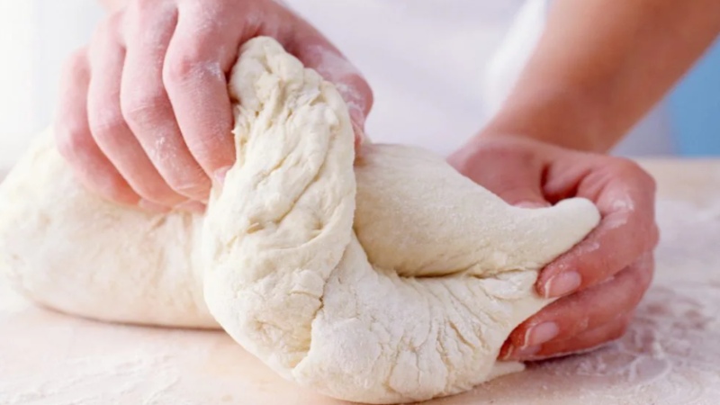 Nhào bột làm bánh mì bằng lò nướng