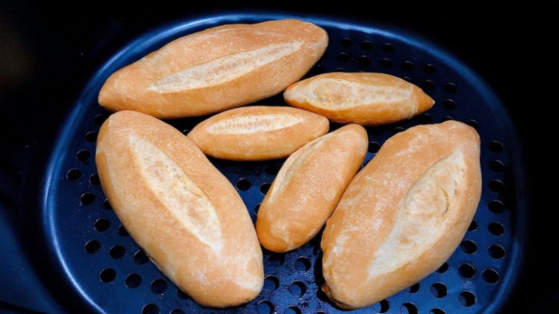 Nướng bánh mì bằng nồi chiên không dầu