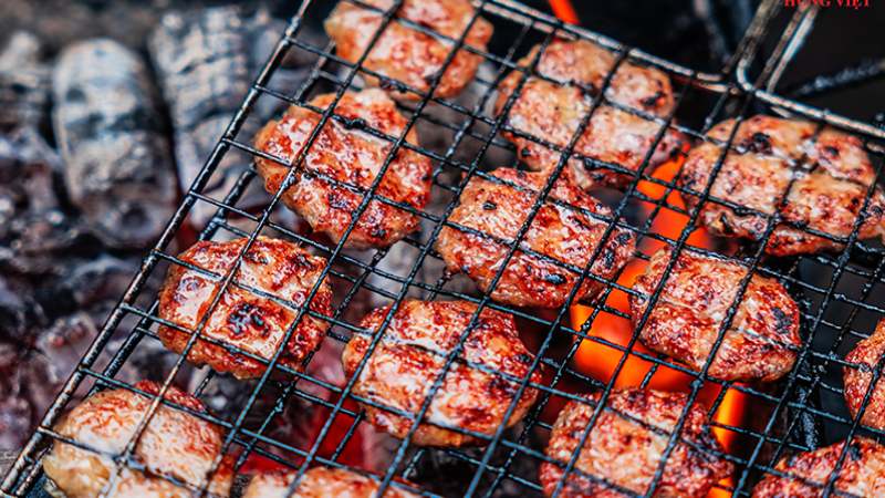 Nướng thịt làm bún chả