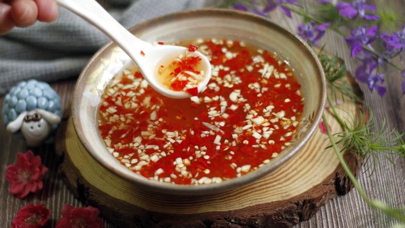 Pha nước mắm chua ngọt
