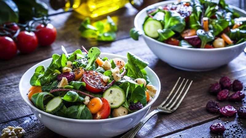Salad rau bina - cải bó xôi với vị ngọt từ rau củ