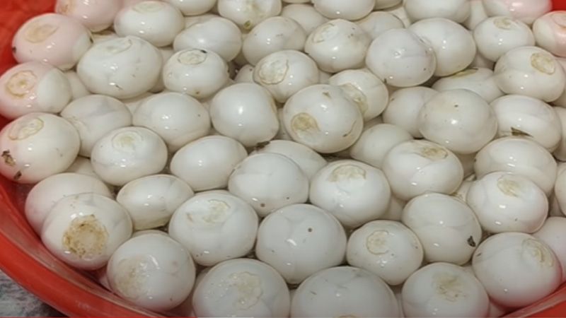 Sơ chế cà pháo trước khi muối