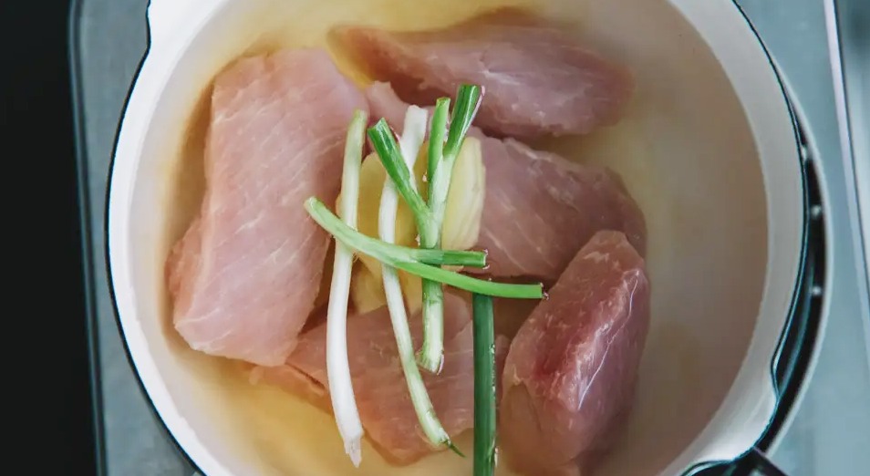 Sơ chế nguyên liệu làm chà bông heo