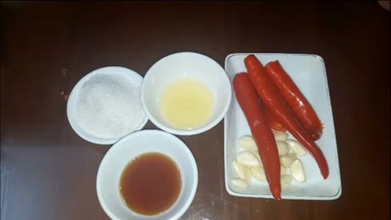 Sơ chế nguyên liệu làm tương ớt Huế