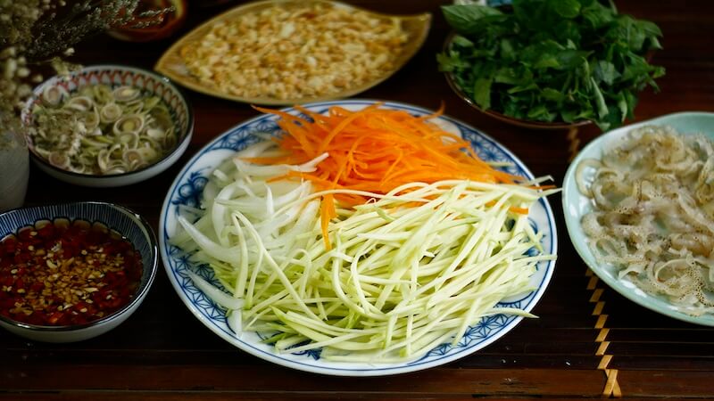 sơ chế nguyên liệu nộm sứa