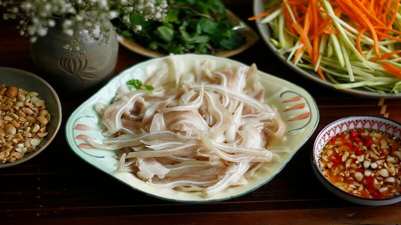 Sơ chế tai heo