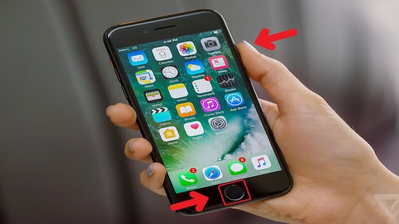 sử dụng phím vật lý khởi động iPhone