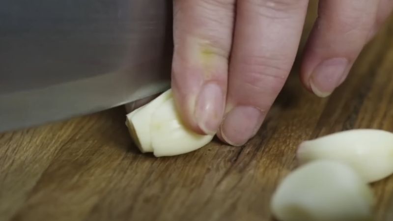 sử dụng tỏi giảm đau răng