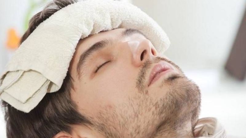 tắm nước nóng khi sốt