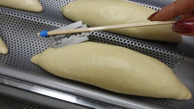 Tạo hình bánh mì để nướng