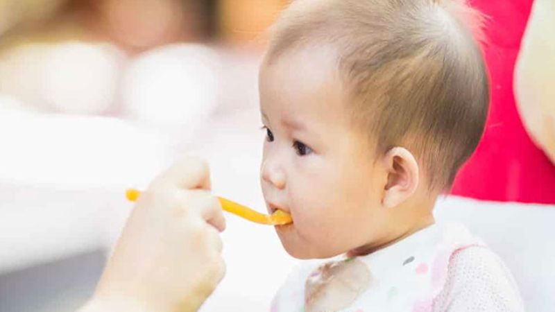 Trẻ nhỏ dưới 1 tuổi không ăn được yến chưng