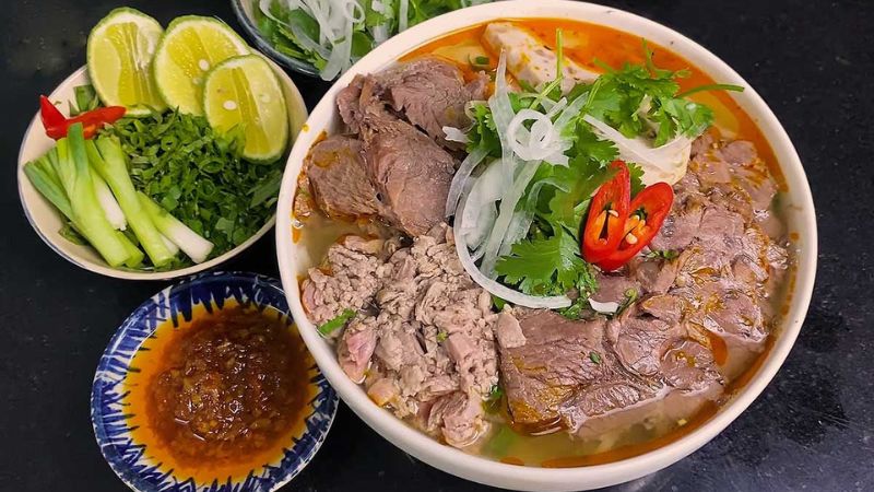 Bún bò Huế là món ăn khoái khẩu của rất nhiều người