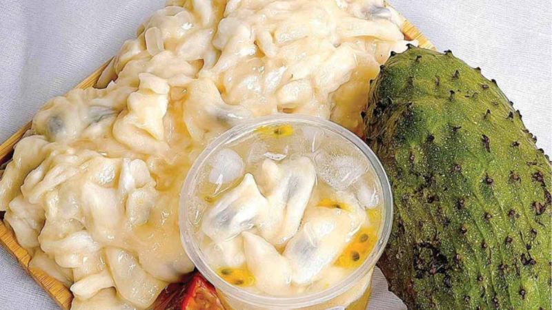 Ưu tiên trái có kích thước lớn, nặng sẽ có cơm dày, mọng múi và lột vỏ dễ dàng hơn
