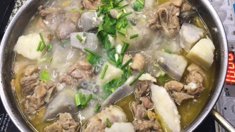 Vịt om sấu khoai môn
