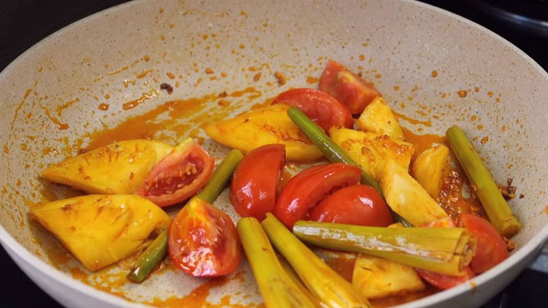 Xào dứa và cà chua