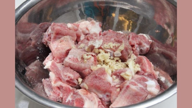 Cách nấu lagu sườn heo pate chấm bánh mì