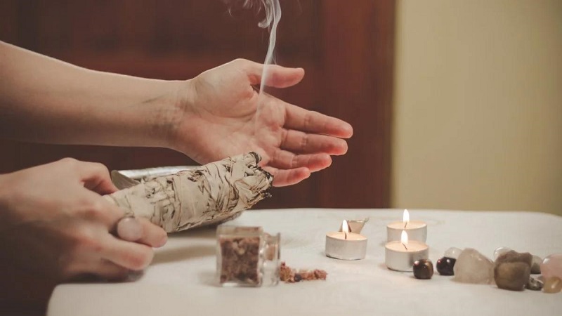 Đốt xô thơm tẩy uế