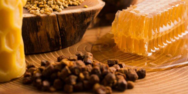 chữa mụn cóc bằng keo ong