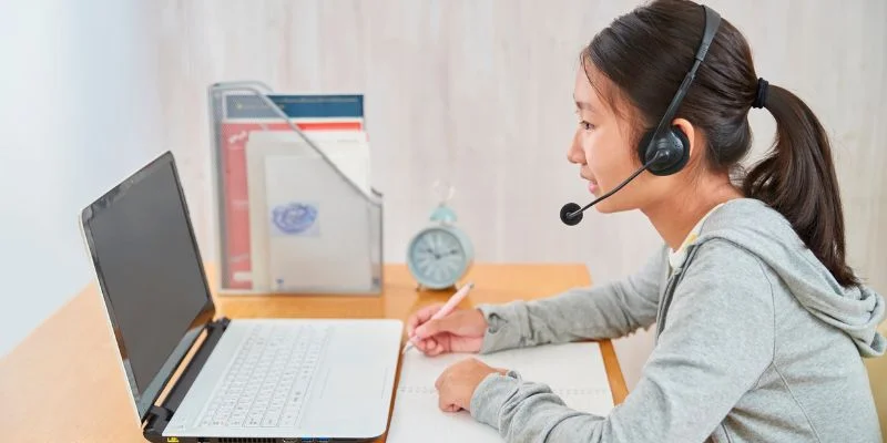 Học Thế Nào xây dựng cộng đồng yêu thích Toán Lý Hóa tại Việt Nam